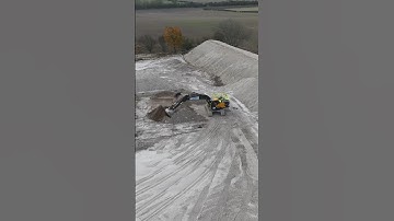 Removing the aggregate from the quarry #wheelloader #excavator #screener #quarry #aggregates