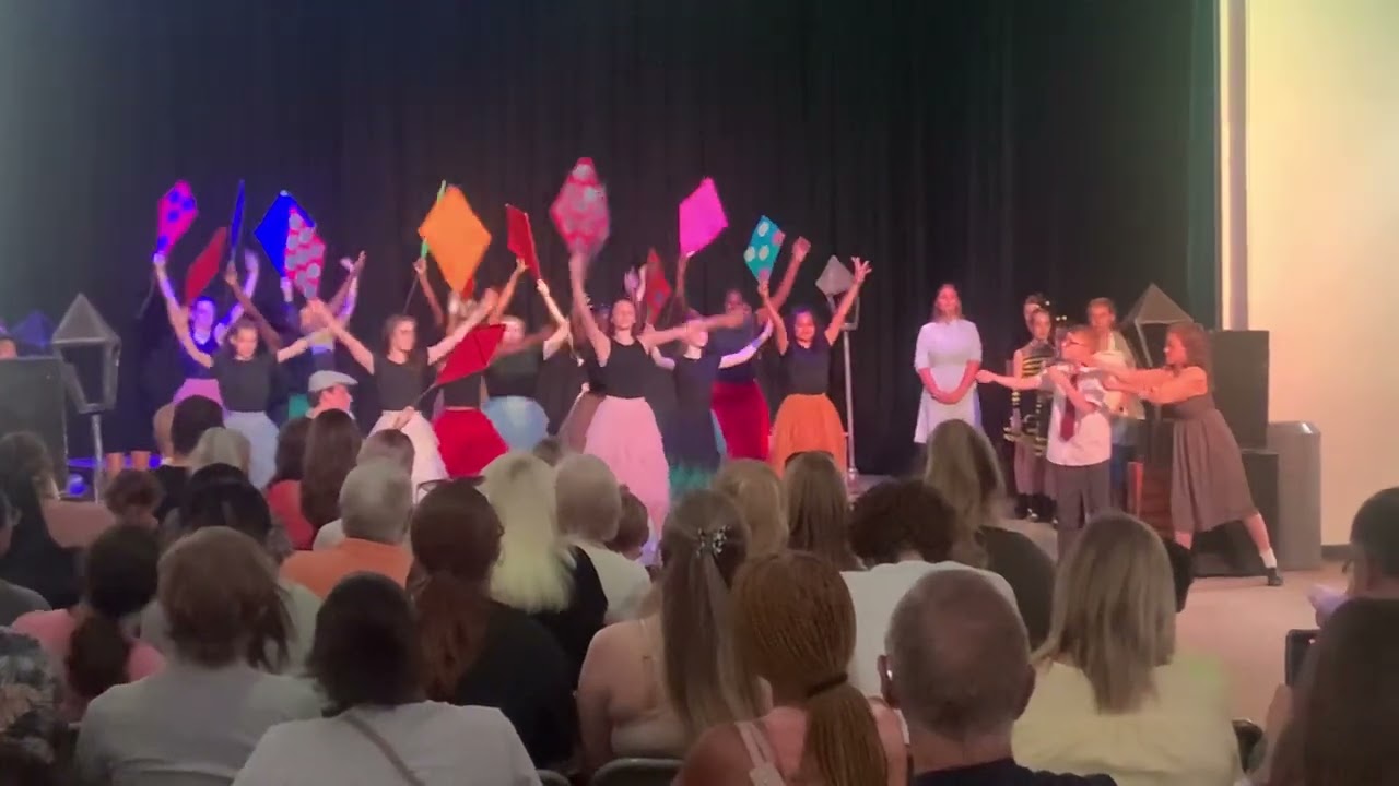 Harris Academy, Chafford Hundred performing Mary POPPINS, absolutely fabulous❤️❤️