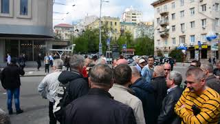 В центре Киева шахтеров, перекрывших улицу, обманули водители В центре Киева шахтеров, перекрывших улицу, обманули водители