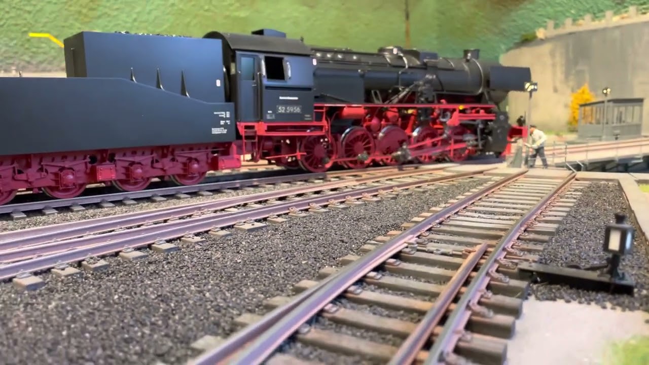 Spur1 Indoor November 2022: BR 52 5956 mit Steifrahmentender im BW