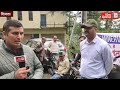 अंदर पेपर दे रहे थे बच्चे