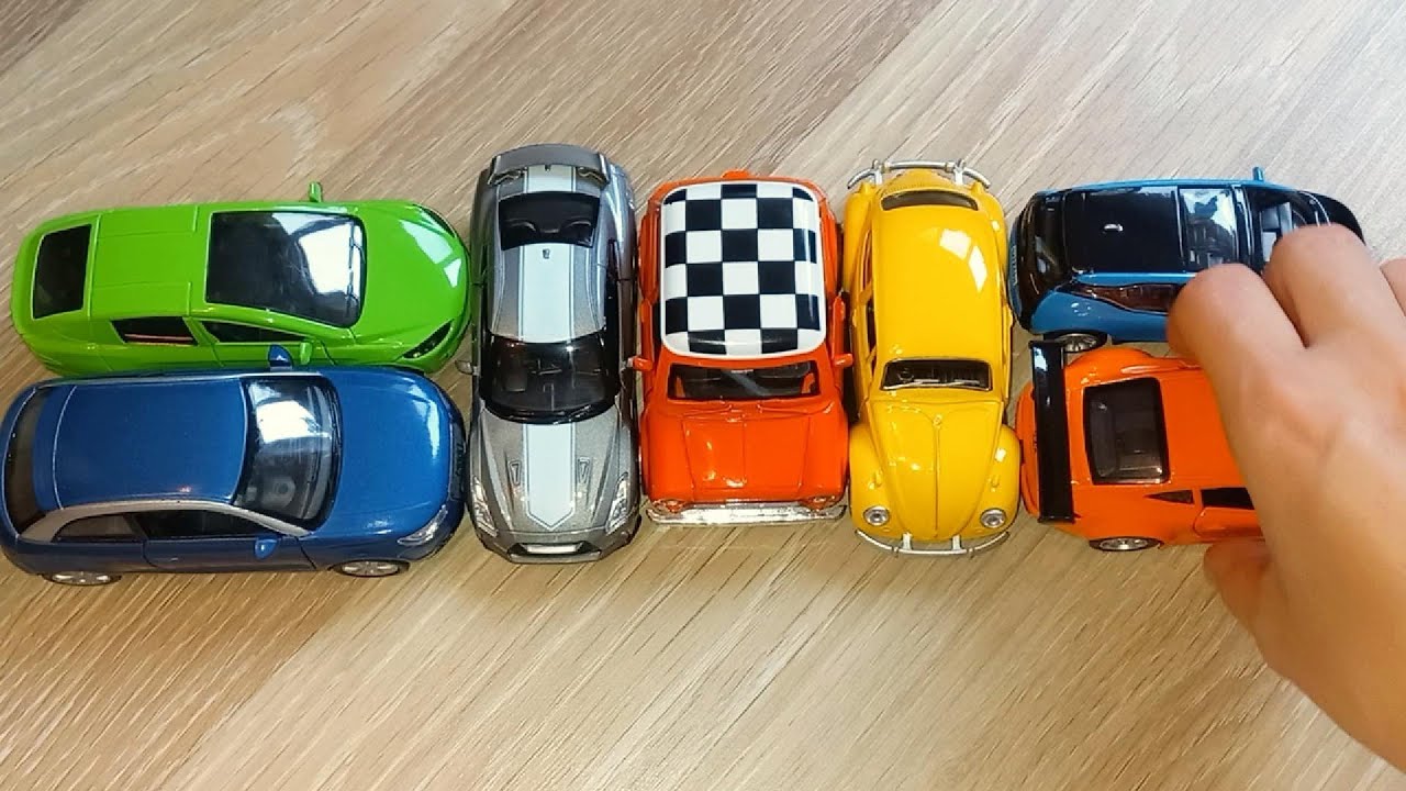 We show small bright models of cars from a big box!