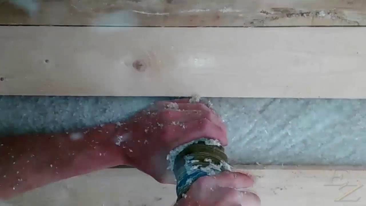 Утепление ЭКОВАТОЙ полов и мансарды сруба - YouTube