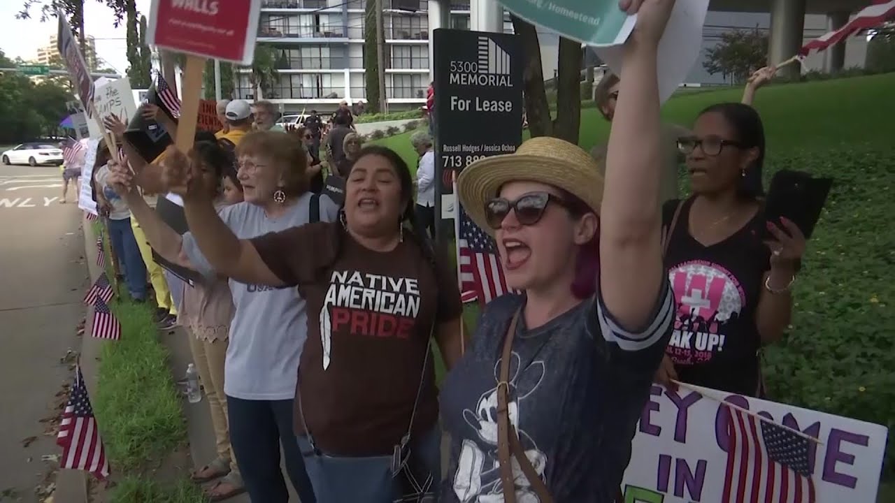 houston zoo Texas protesters demand migrants centers be closed