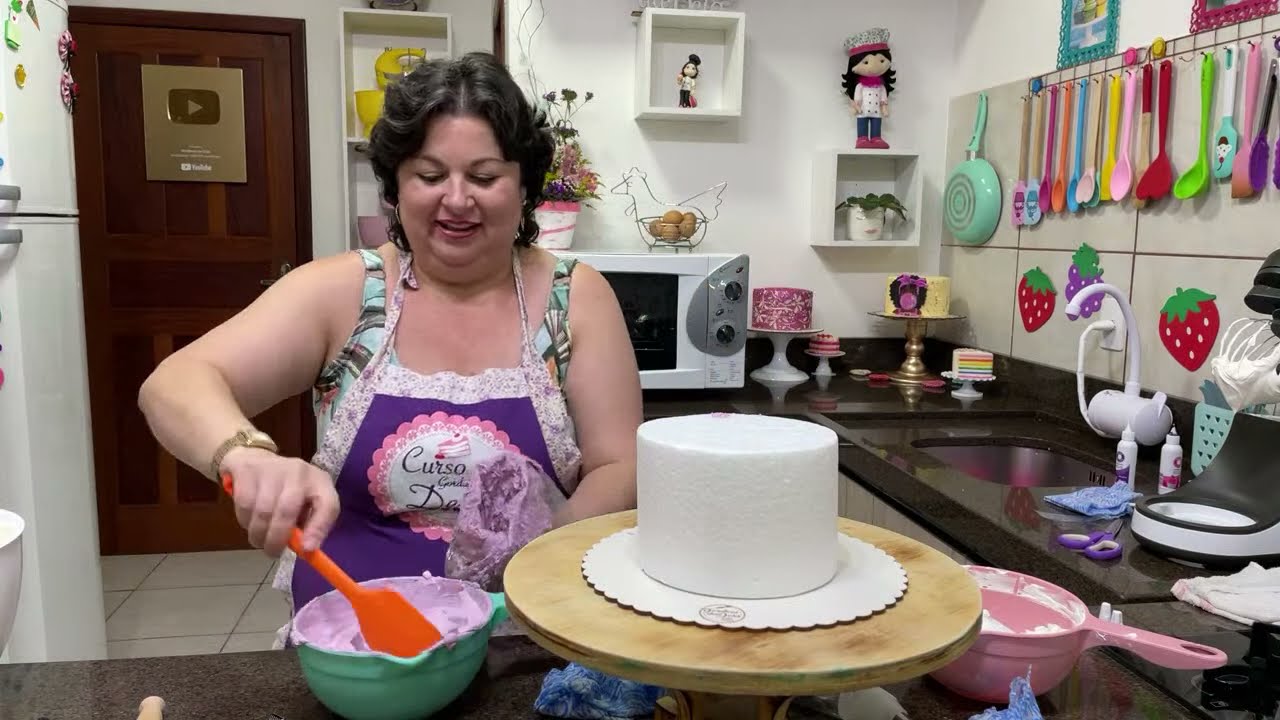 ENSINANDO VÁRIAS DECORAÇÕES EM CHANTILLY COM BICO DE CONFEITAR