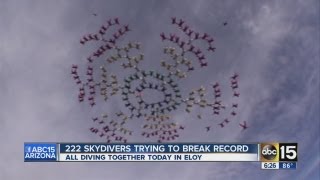 222 skydivers try to break record in Arizona