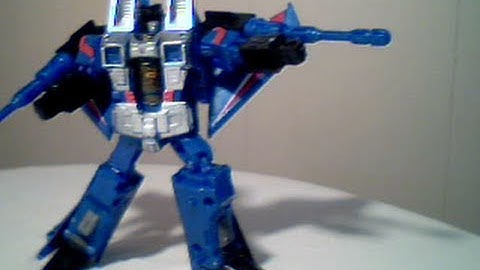 Stop Motion Review 008 - Generations Deluxe Thundercracker Part 1