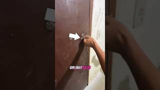 Download Lagu Terkunci di Kamar Mandi, Diselamatkan Alat WC! 😂 MP3 Download Lagu Terkunci di Kamar Mandi, Diselamatkan Alat WC! 😂 MP3