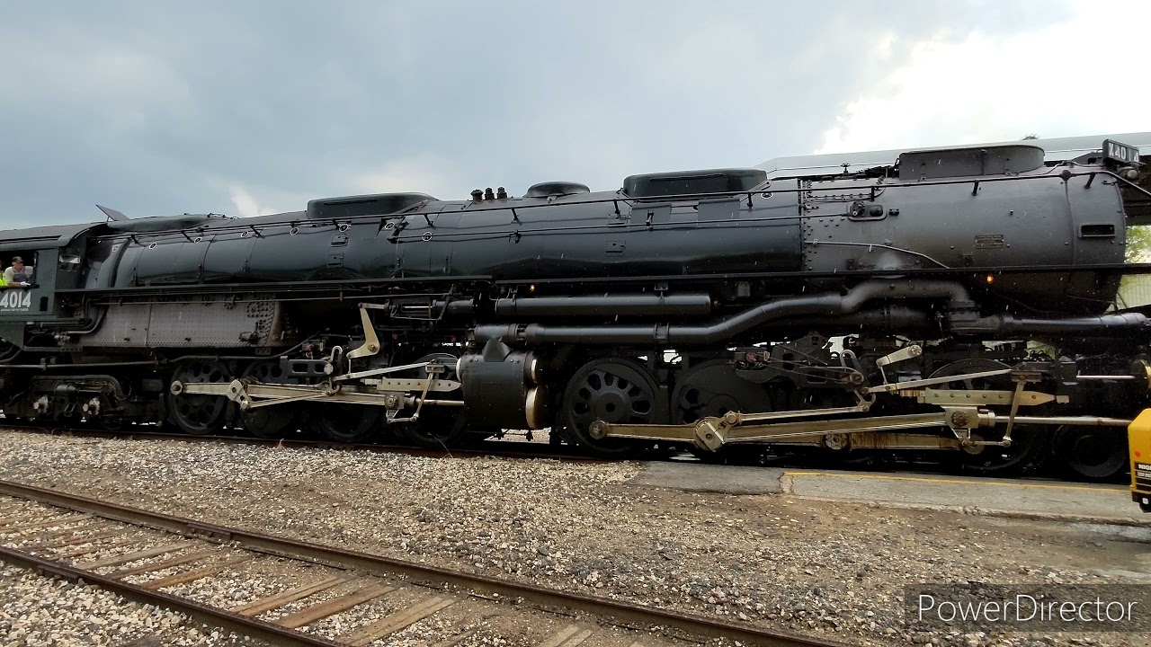 Big Boy 4014 Creaking into Houston on 8-16-2021