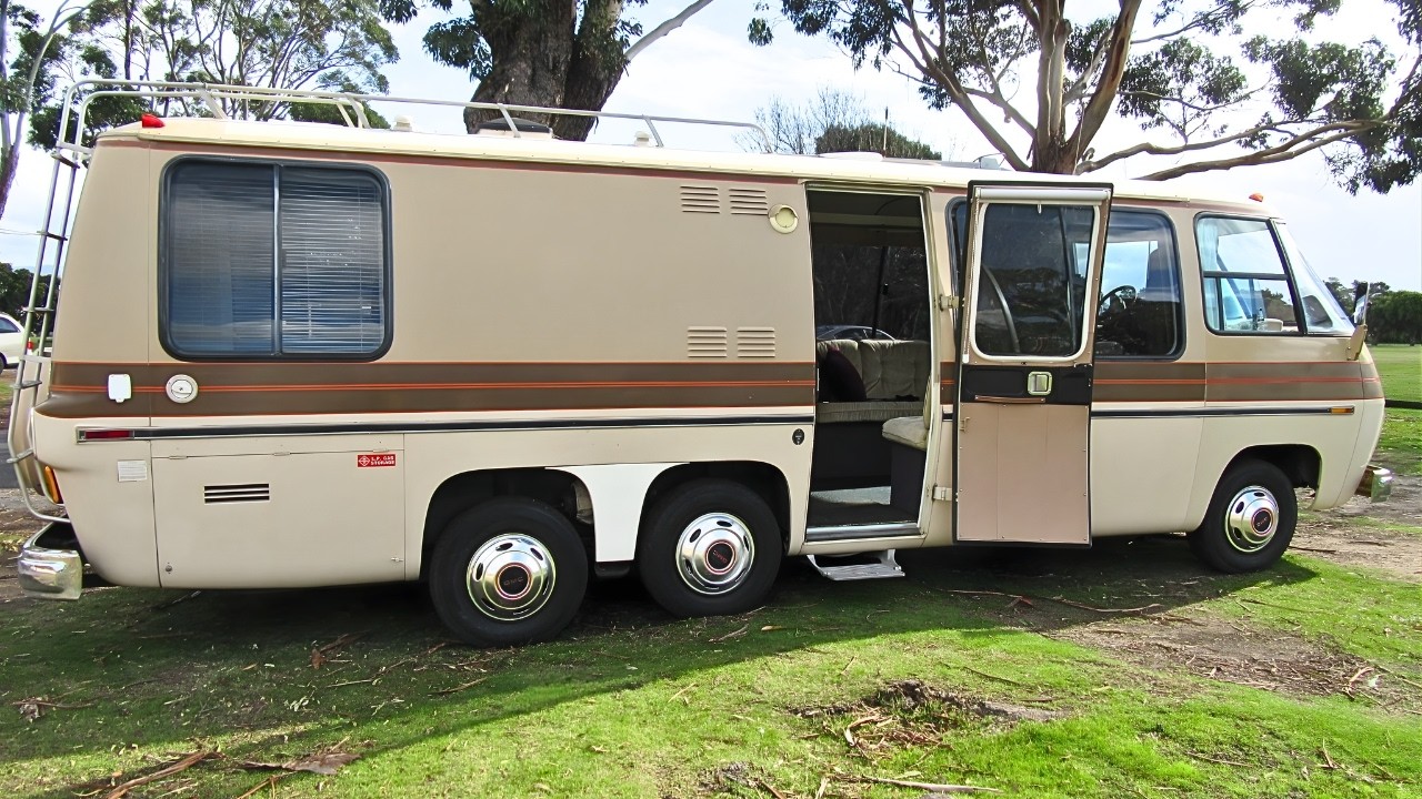 La AUTOCARAVANA más EXTRAÑA Jamás Construida en América (y los Coleccionistas Pagan FORTUNAS)
