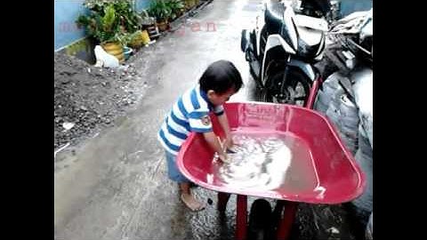 Slank-mandi hujan (heheehehe)