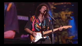 The Crickets, Albert Lee & Brian May - Maybe Baby  (The Strat Pack 2005) screenshot 5