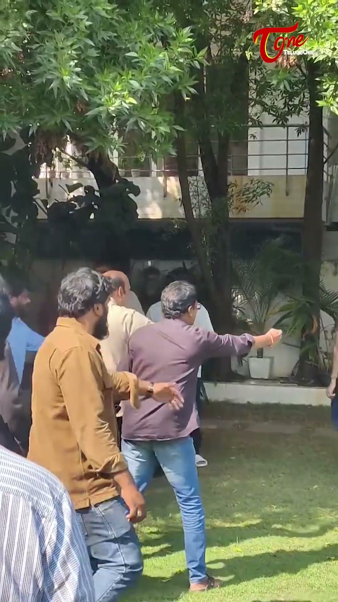 Naga Chaitanya Meets Allu Arjun #NagaChaitanya #AlluArjun #alluarjunarrest #teluguone #trendingshort