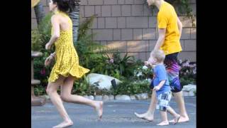 Justin bieber at the beach with his girlfriend selena and family -
littlebrother jaxon, littlesister jazmyn daddy jeremy. please comment
or subsc...