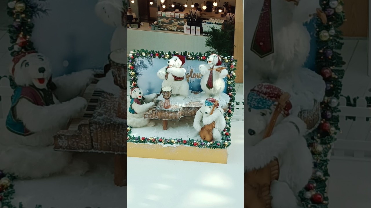 Teddy bears dancing in the Silicon central mall Dubai.