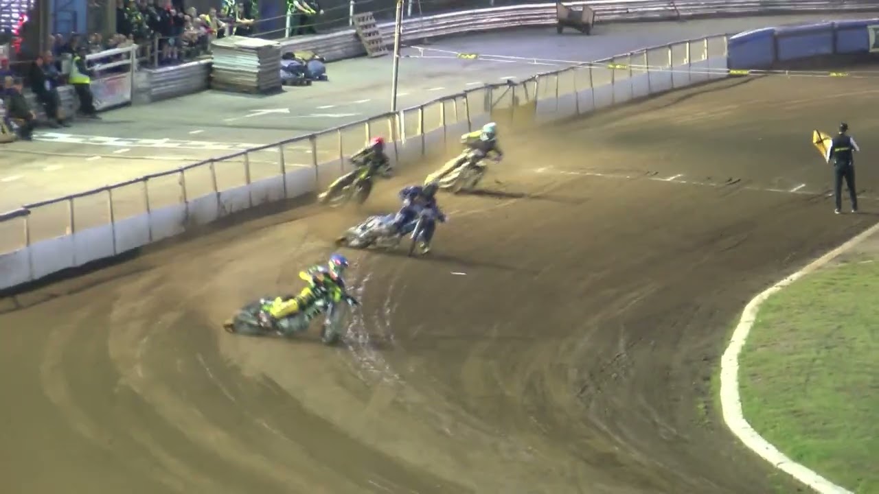 Adam Ellis blasts round both Stars to join Keynan Rew for 5-1! 🚀