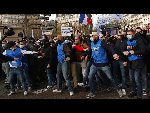 В Париже прошли две акции протеста