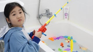 boram bermain dengan ikan di rumah! anak-anak memancing bermain