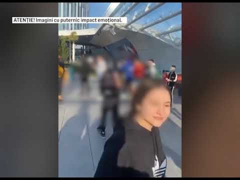 Bătaie pe terasa unui mall din Capitală. Două fete se bat sub privirile tinerilor din jur