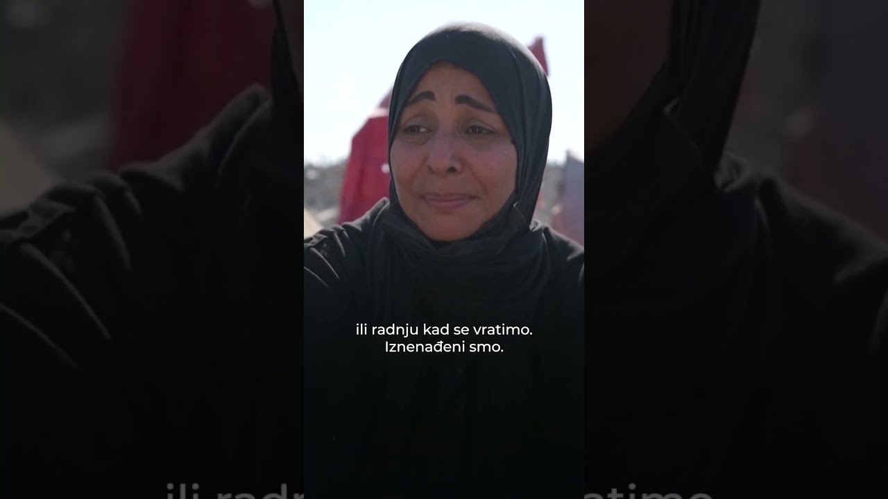 الفلسطينيون يزيلون منازلهم المدمرة