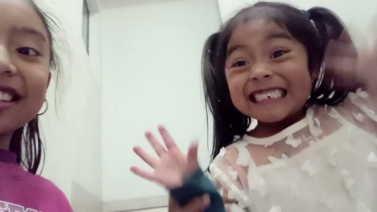 Jugando a las escondidas con mi prima y primo