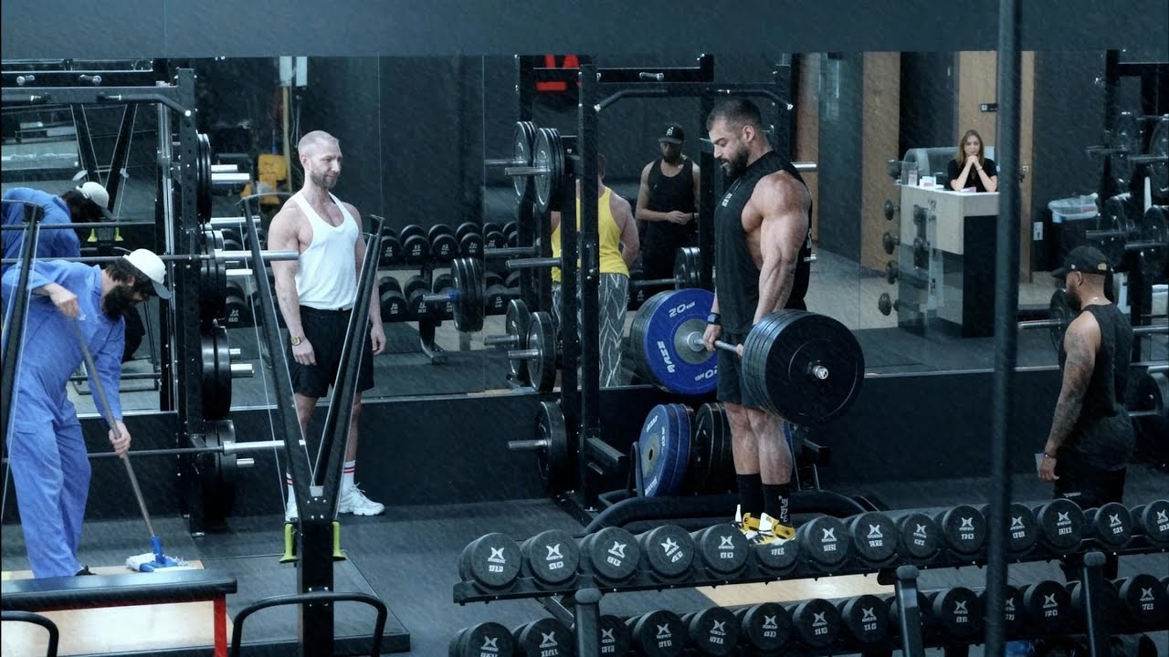 The strongman mocked the janitor, and his reputation was instantly ruined. 😱Anatoly GYM PRANK #1