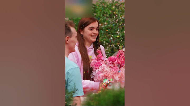Помогла бедному деду на Феррари и была моментально вознаграждена