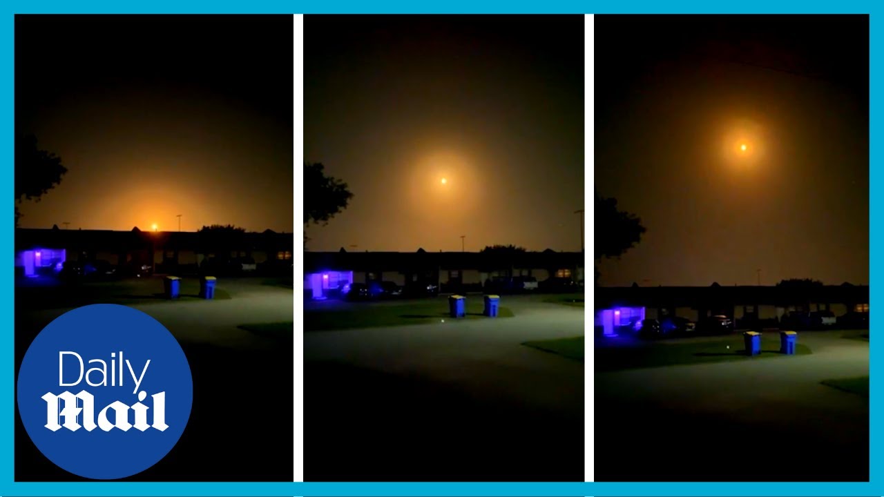 Incredible moment SpaceX Crew-4's launch lights up the night sky - YouTube