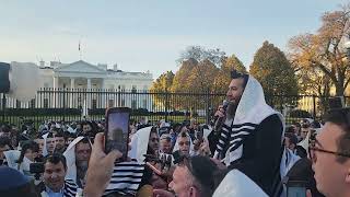 Beri Weber Leads Hallel at The White House