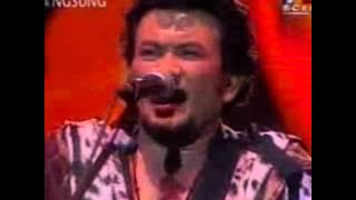 Pembaharuan-Rhoma Irama Konser Raja Ratu tahun baru 2002