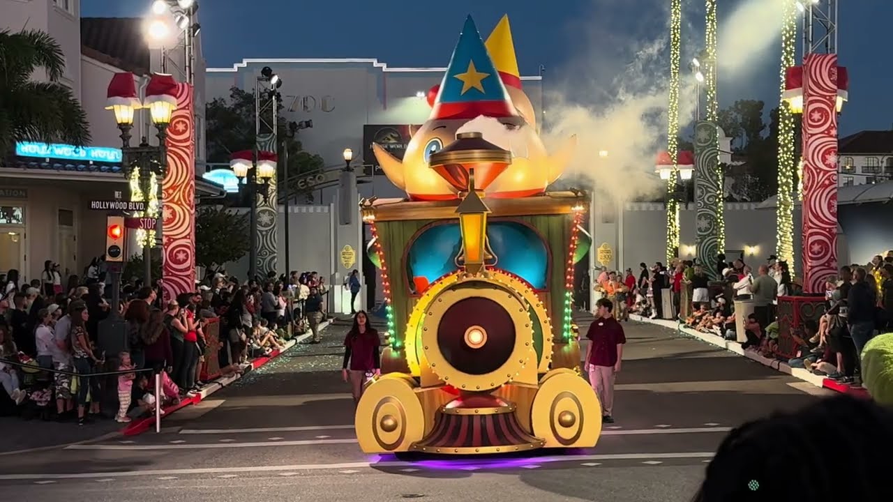 Universal Studios Orlando Universal's Holiday Parade Featuring Macy's 12/14/2025
