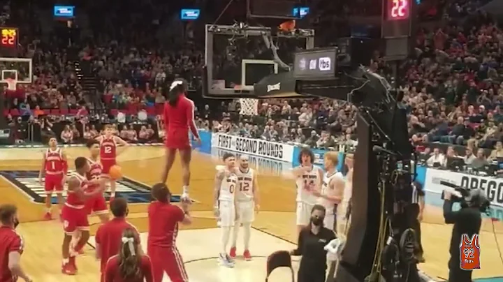 Indiana Cheerleader Saves The Day! (Best Angle!) | Indiana vs Saint Mary's | March Madness 2022