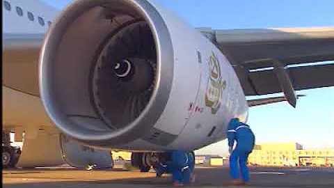 Airbus A330 Rolls Royce RR Engine   Opening of the Fan Cowl Doors