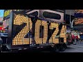 🎄Наближається! На Таймс-сквер доставляють цифри 2024 NY:2024 numerals are delivered to Times Square
