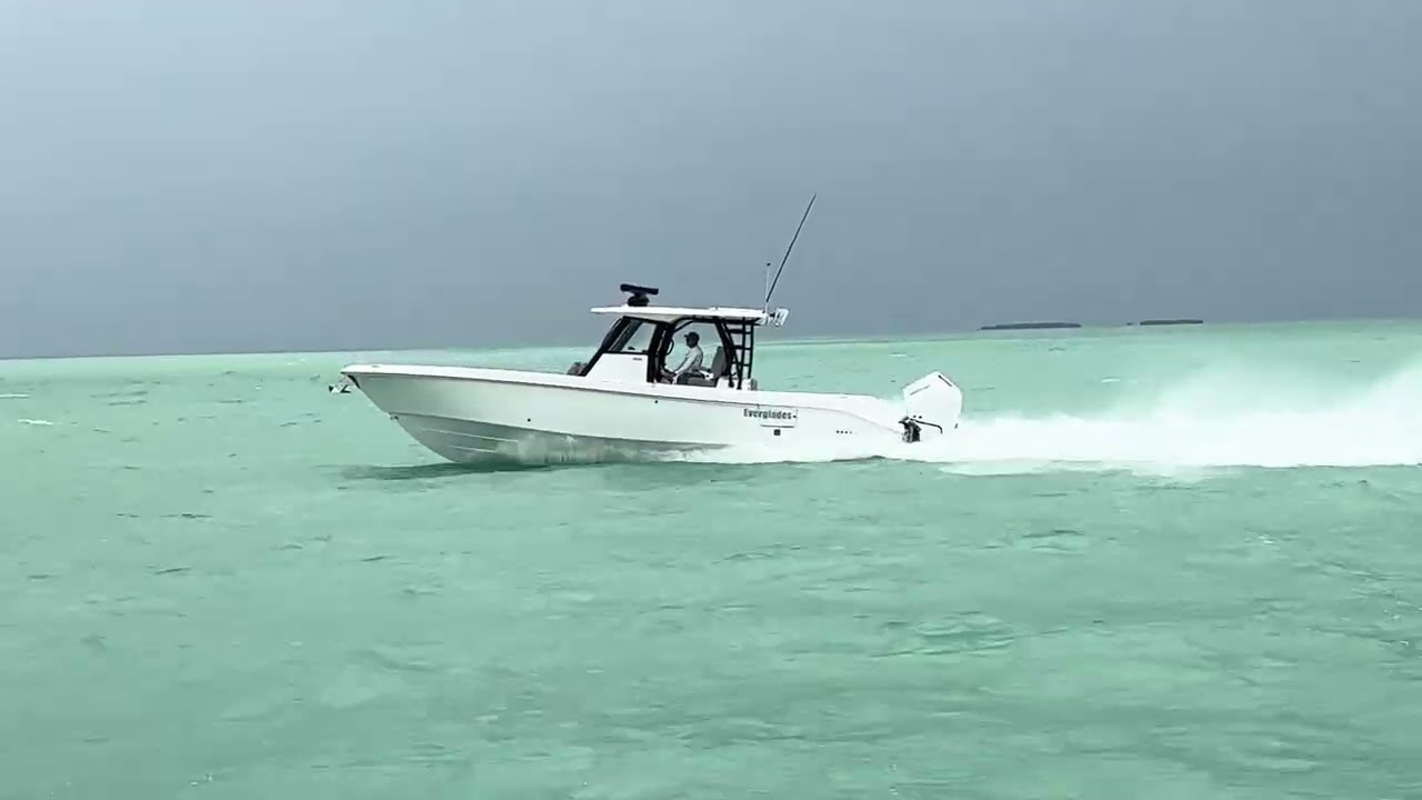 New 2024 EVERGLADES 365 CC in Jensen Beach, FL | Sundance Marine