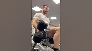 Calisthenics athlete tests bicep strength