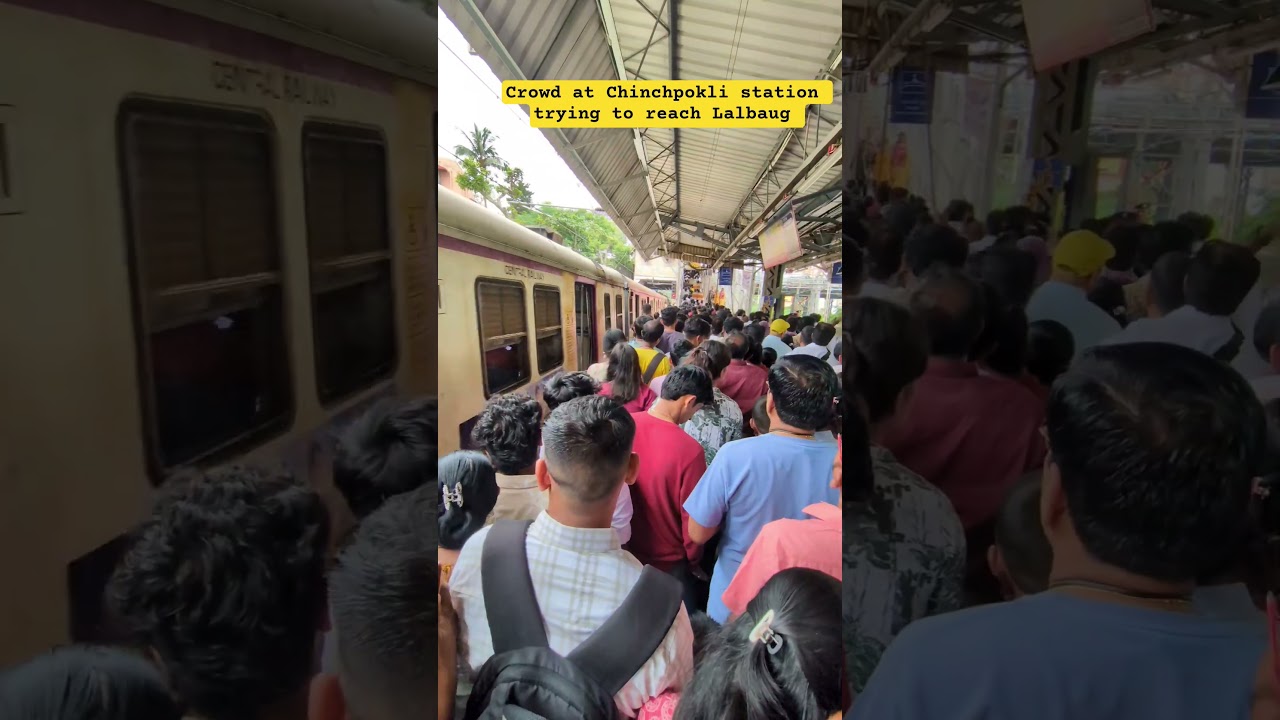Crowd at Chinchpokli Station 