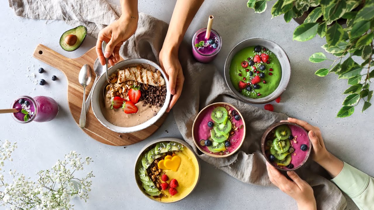 ⁣5 BREAKFAST SMOOTHIE BOWLS » easy + nutritious