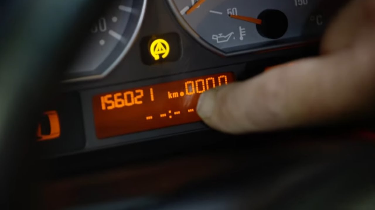 Adam zdradził jak rozpoznać cofany przebieg w BMW! 