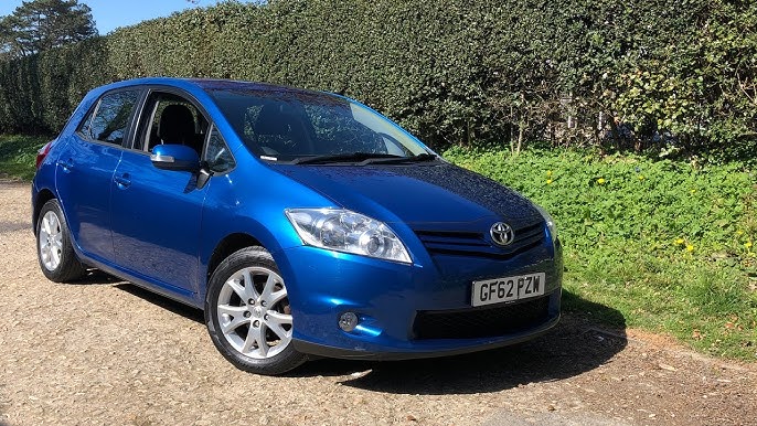 Toyota Auris hatchback review 2007 - 2012 -- CarBuyer 