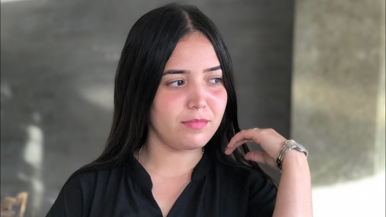 ضحكات علي صحبتها حيت خطيبها نجار و فقير و متوقعاتش بلي....