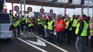 Gilets jaunes blocages 17 novembre A4 Val d'Europe GWBV2689