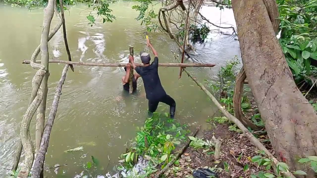 camping di atas sungai saat banjir membagun shelter gantung fishing makan enak tidur nyenyak