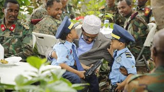 DAAWO Farmaajo oo farxadda Ciidda Carafo la qaatay Cutubyo ka tirsan Ciidanka Xooga Dalka Somalia