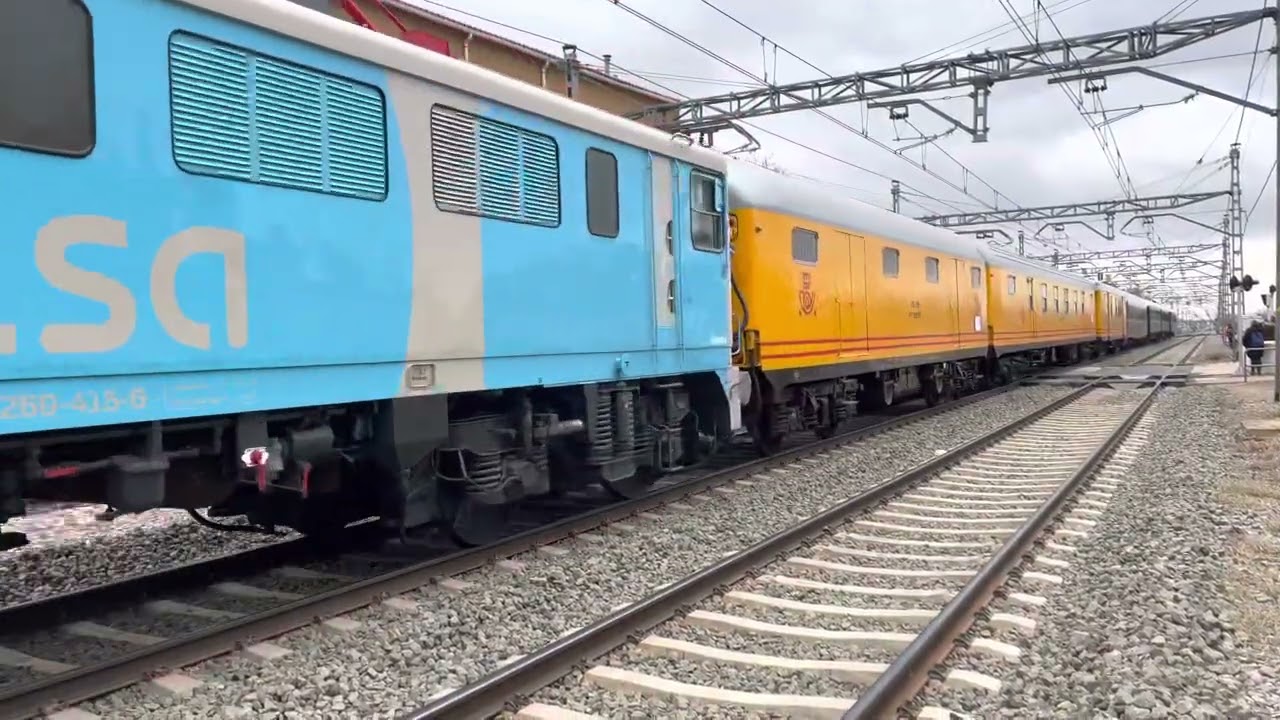 269.415 DE ALSA "MARTA" + TREN AZUL DE AZAFT LLEGANDO A LA ESTACIÓN DE ARCOS DE JALÓN (SORIA)