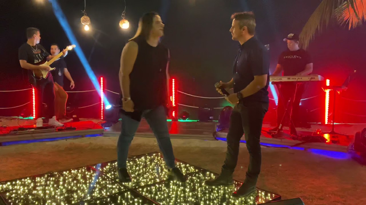 Marlus Viana e seu irmão Gabriel cantando - Sábado