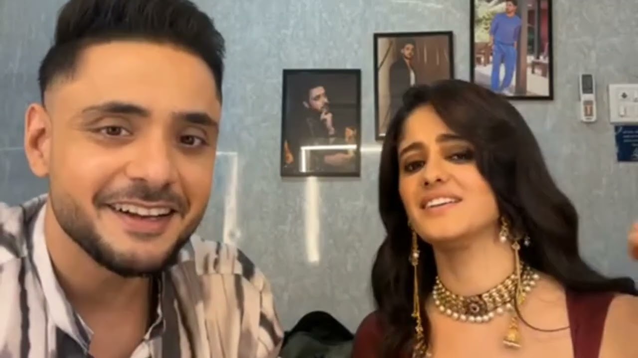 Mannat and vikrant are live 😍😍 said something special 😍to fans ✨