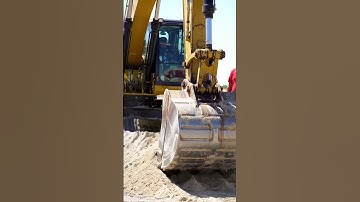 This Excavator Loads a Truck So Fast, You’ll Blink and Miss It!