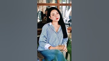 CẦU THỦ PHAN VĂN ĐỨC KHOE VỢ XINH XẮN TRÊN SÂN VẬN ĐỘNG