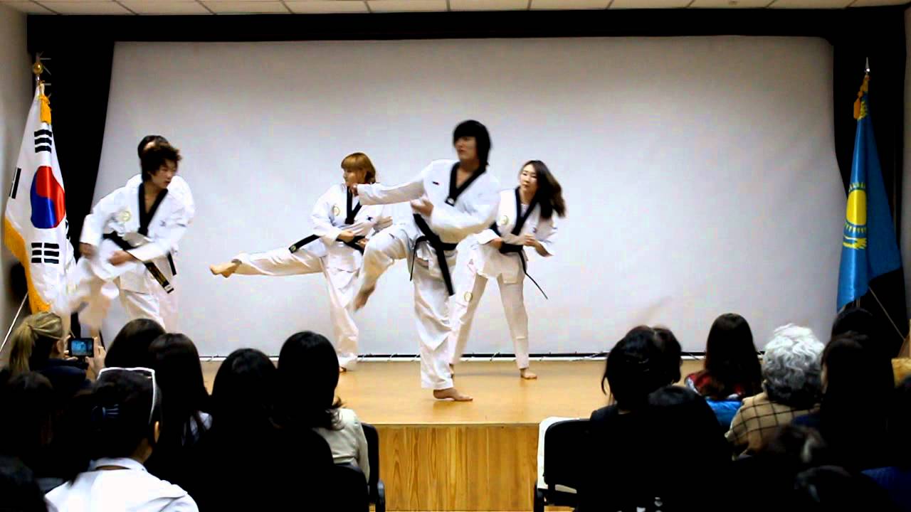 Закрытие осеннего семестра - тэквондо пумсе (주카자흐스탄 한국문화원) - YouTube
